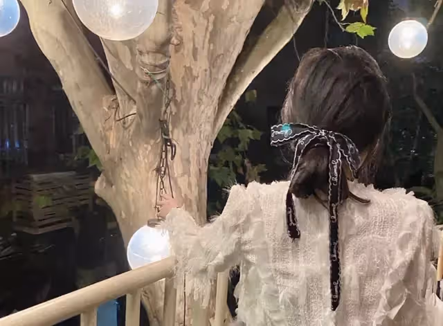 繼母賣掉我媽給我的金鐲子,我恨她,沒想到離婚後她卻給我一套房