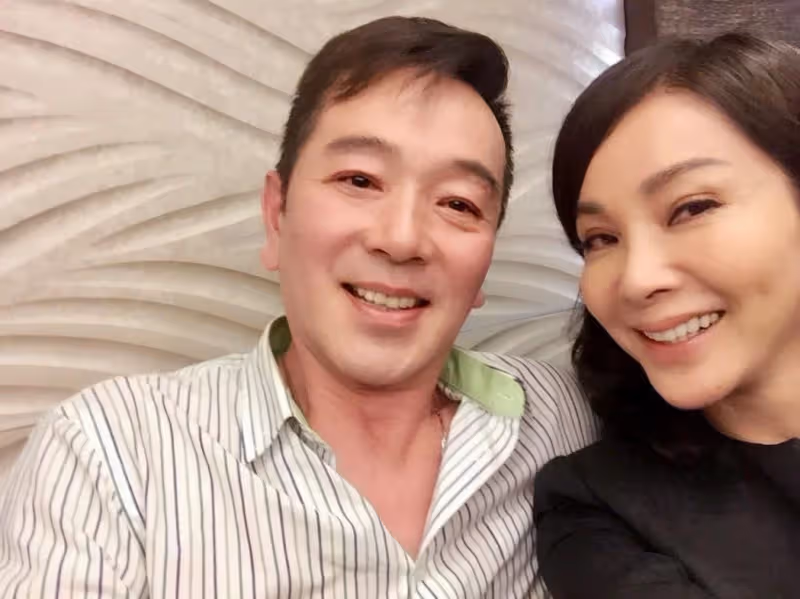 曾帶貨被罵哭❗️張晨光突低調返台「蒼老消瘦近況曝」 甜擁大咖老友網喊「螢幕情侶終合體」
