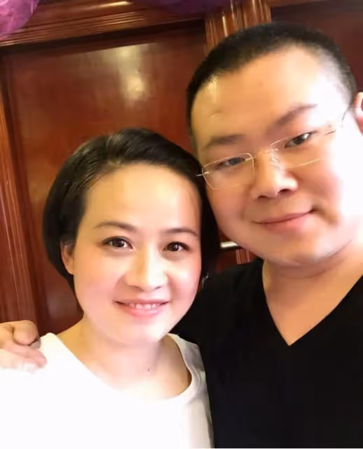 娛樂圈24小時:傳劉愷威女友李曉峰懷孕,管虎父親去世,悲喜不同