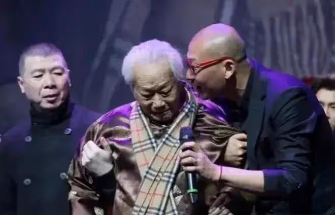 娛樂圈24小時:傳劉愷威女友李曉峰懷孕,管虎父親去世,悲喜不同