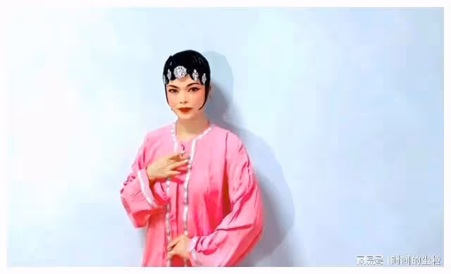 歌手慕容曉曉母親去世幾次哭到昏厥，這是退出歌壇的理由嗎？