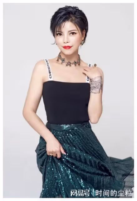 歌手慕容曉曉母親去世幾次哭到昏厥，這是退出歌壇的理由嗎？