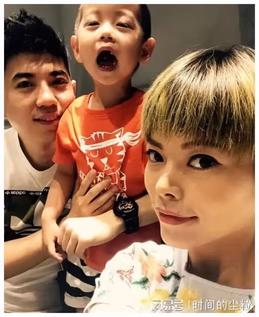 歌手慕容曉曉母親去世幾次哭到昏厥，這是退出歌壇的理由嗎？