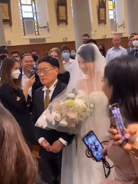 恭喜！26歲TVB前港姐鄺美璇出嫁排場十足，被稱為「翻版廖碧兒」