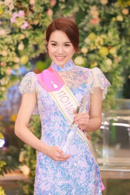 恭喜！26歲TVB前港姐鄺美璇出嫁排場十足，被稱為「翻版廖碧兒」
