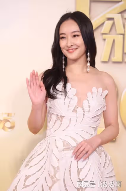 萬千星輝20222| 重溫五年紅地毯女星晚裝 陳自瑤成近年焦點女王