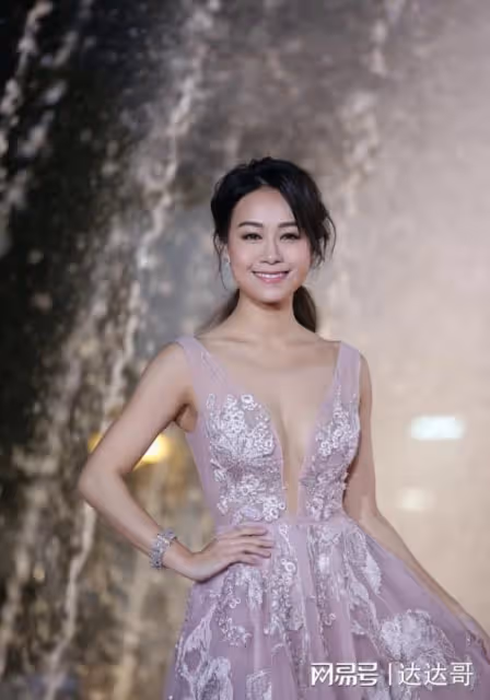 萬千星輝20222| 重溫五年紅地毯女星晚裝 陳自瑤成近年焦點女王