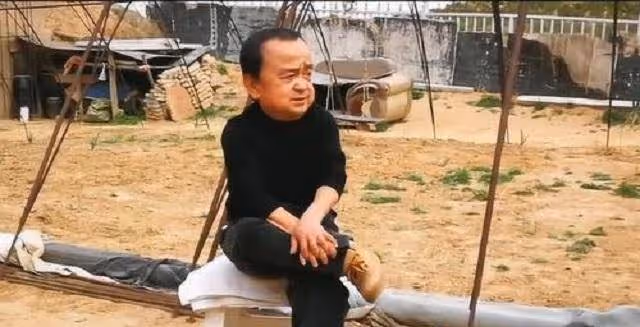 「小陰蝕王」張伸:身高1.15米,現無戲可拍,小18歲嬌妻揚長而去