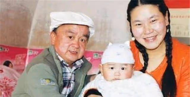 「小陰蝕王」張伸：身高1.15米，現無戲可拍，小18歲嬌妻揚長而去