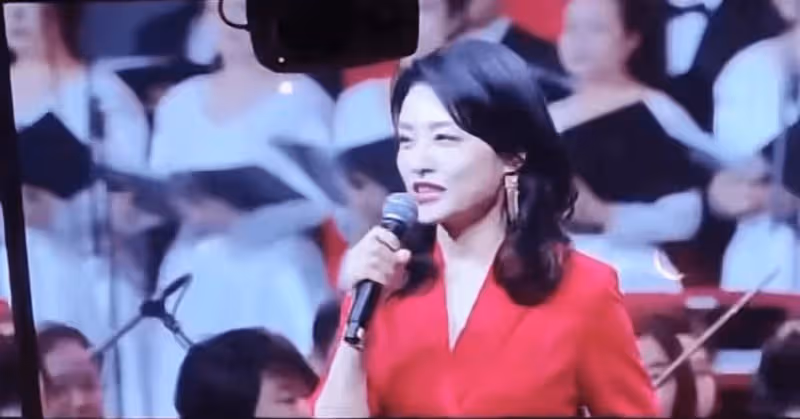 朱軍周濤回歸舞台主持年會!男方模樣大變認不出,女方顏值驚艷