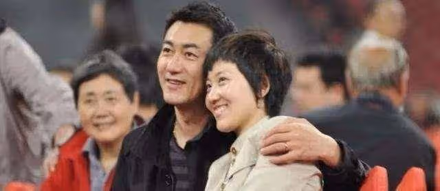 郎才女貌!央視「夫妻主持」,低調結婚16年,如今兒女雙全惹人羨