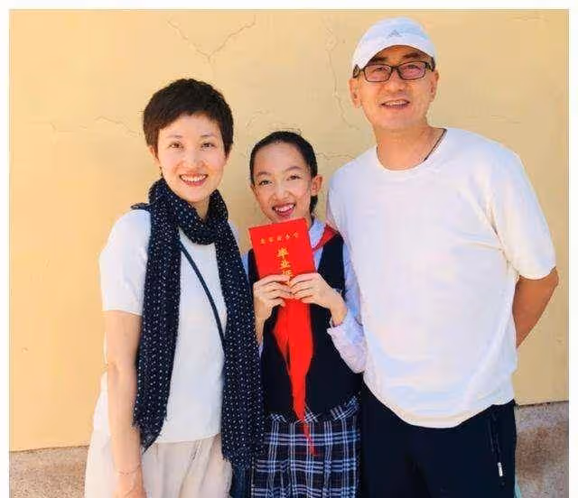 郎才女貌!央視「夫妻主持」,低調結婚16年,如今兒女雙全惹人羨