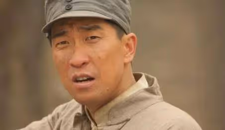 這匹影視界黑馬,連奪3次影帝,教科書般的演技,6千萬片酬也值得