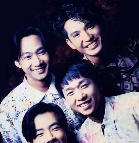 走出30平米破屋,巔峰時刻卻隕落,「搖滾神話」黃家駒的坎坷一生