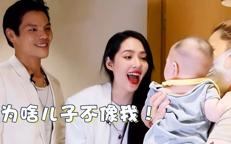 向太婆媳合體慶生!向佐寵溺攬著愛妻郭碧婷,兒子向笙長相似媽媽
