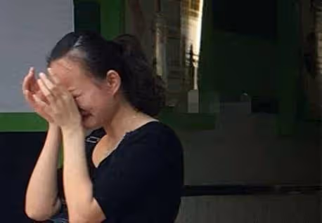兒媳感激婆婆幫忙照顧孩子，無意間看到一幕，兒媳崩潰