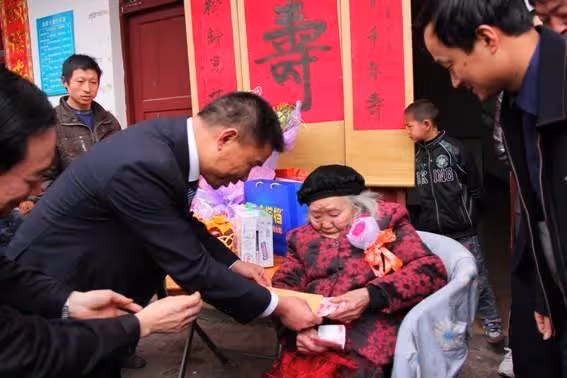 婆婆過壽，兒媳送一條項鍊，隔天，兒媳起訴離婚