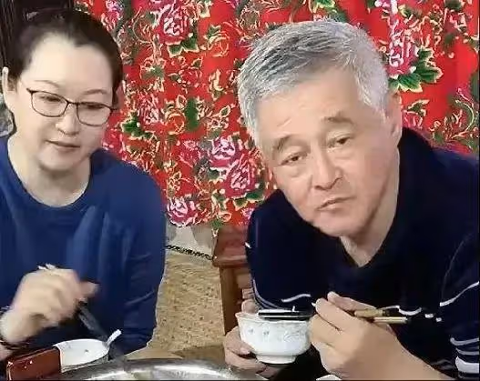 最新大瓜！知名喜劇演員被曝婚變並已生子，大鵬、沈騰等人躺槍