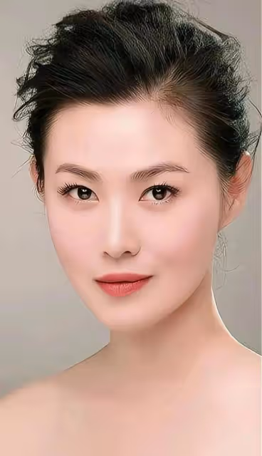 2歲最美「潘金蓮」近況曝光，皮膚白皙似凍齡，連發動態感悟多