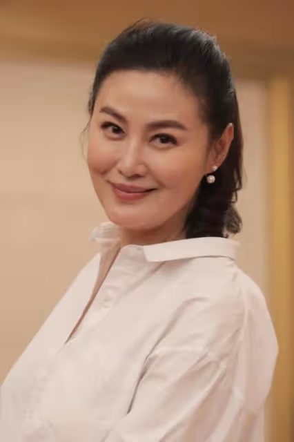 2歲最美「潘金蓮」近況曝光，皮膚白皙似凍齡，連發動態感悟多