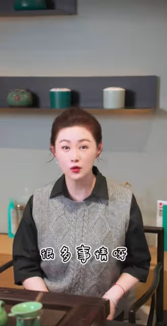 2歲最美「潘金蓮」近況曝光，皮膚白皙似凍齡，連發動態感悟多