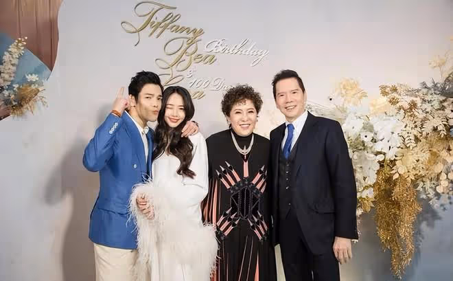 向佐一家六口合影曝光！郭碧婷暴瘦兩頰凹陷，倆娃五官精緻似混血