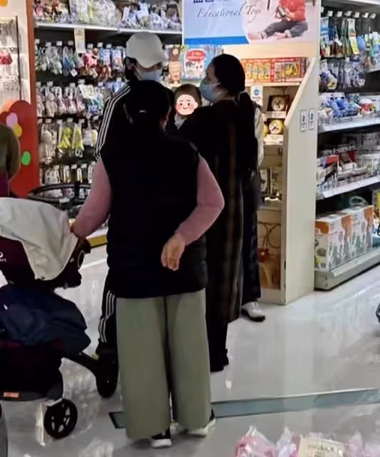 向佐一家六口合影曝光！郭碧婷暴瘦兩頰凹陷，倆娃五官精緻似混血