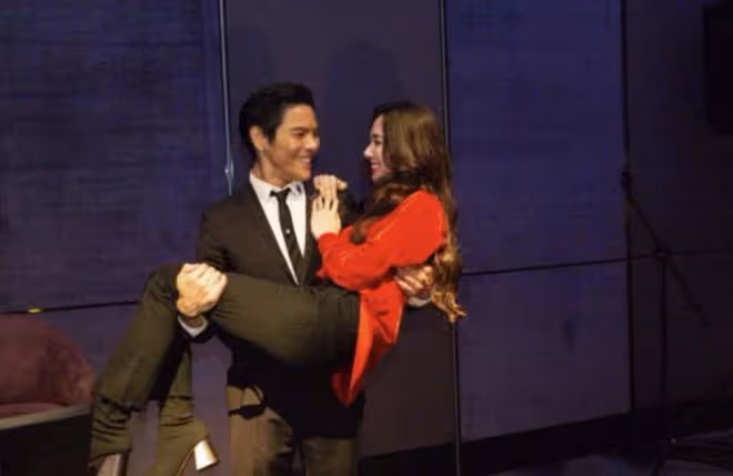向家為38歲郭碧婷慶生，向佐送綠色蛋糕給妻子，拍全家福破婚變
