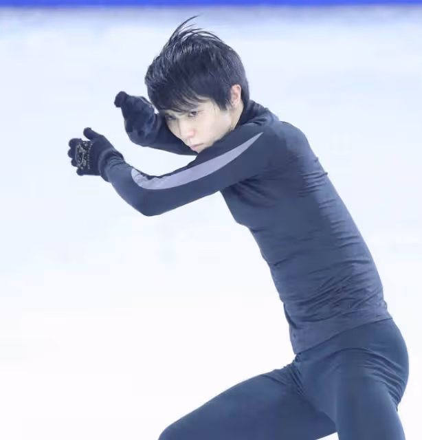 羽生結弦自己也沒想到吧，一個站姿，讓「屁屁的力量」上了熱搜！
