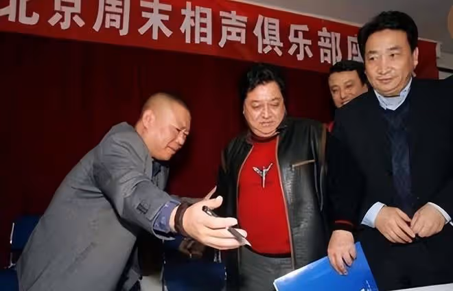 姜昆否認用「三俗」打壓郭德綱：沒有的事，全都是網上炒作的！