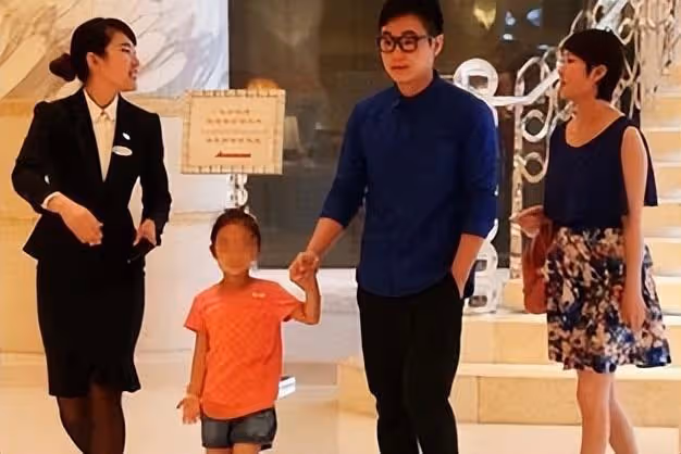 知名娛記曝大鵬婚變!秘密再婚生子多年,與嬌妻一家人相處和睦