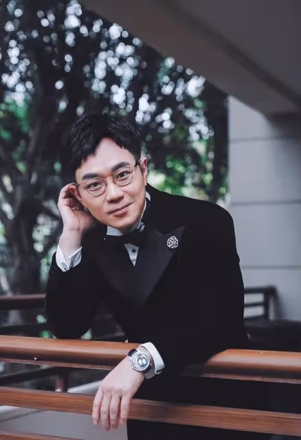 知名娛記曝大鵬婚變!秘密再婚生子多年,與嬌妻一家人相處和睦