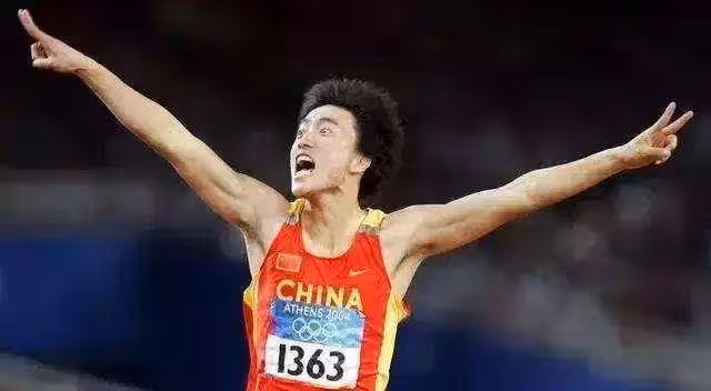 離婚7年，劉翔並無太大變化，葛天就像開了外掛，性感身姿搶鏡