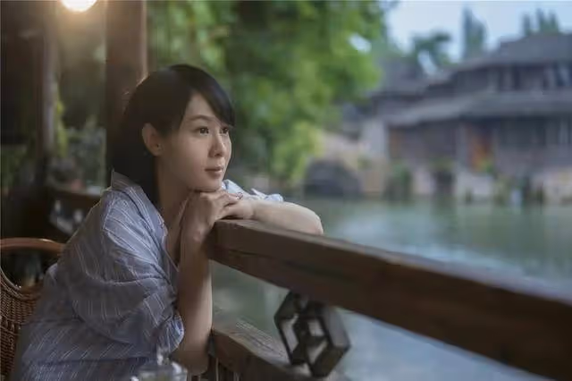 當年劉若英懷孕,有人問:「你不是和老公分房睡嗎?咋懷孕的?」