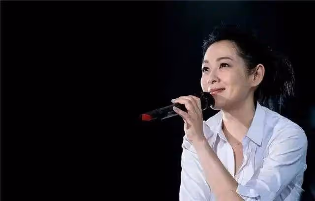 當年劉若英懷孕,有人問:「你不是和老公分房睡嗎?咋懷孕的?」