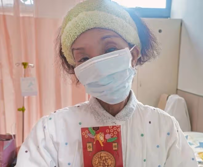 70歲老戲骨連明月病逝！兒子明知道捐肝有9成危險，仍堅持救母