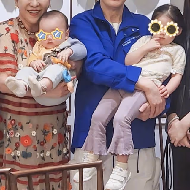 向太曬婆媳慶生照，向佐和郭碧婷好恩愛，岳父小姨子都在香港過年