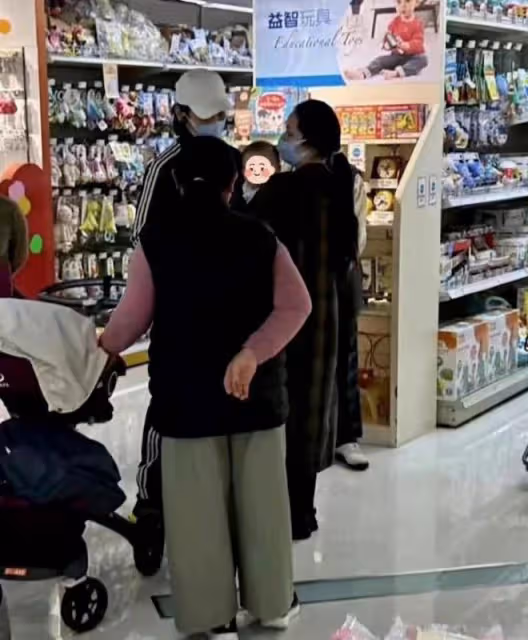 向太曬婆媳慶生照，向佐和郭碧婷好恩愛，岳父小姨子都在香港過年