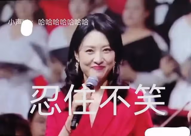 朱軍復出首秀主持企業年會，與周濤時隔七年再同框，兩人狀態迥異