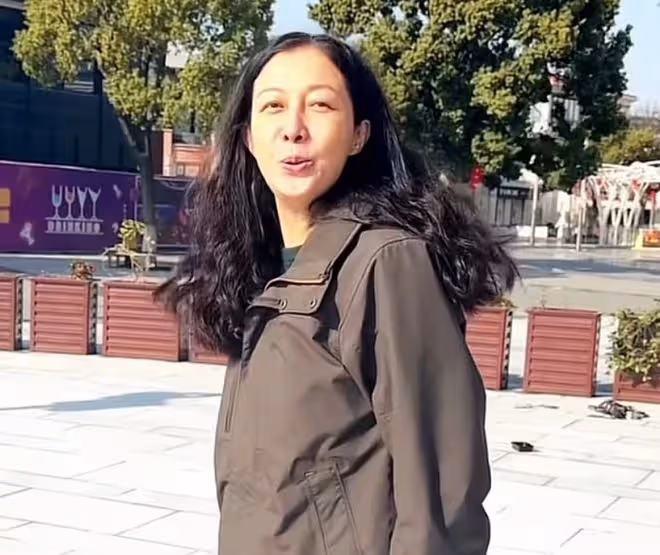 女兒寧願流浪也不回家,吳綺莉春節前夕回內地,在蘇州街頭求偶遇