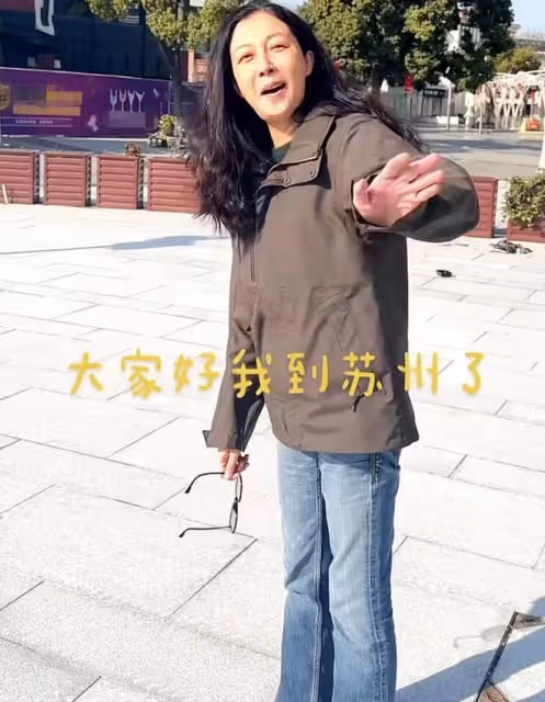 女兒寧願流浪也不回家,吳綺莉春節前夕回內地,在蘇州街頭求偶遇