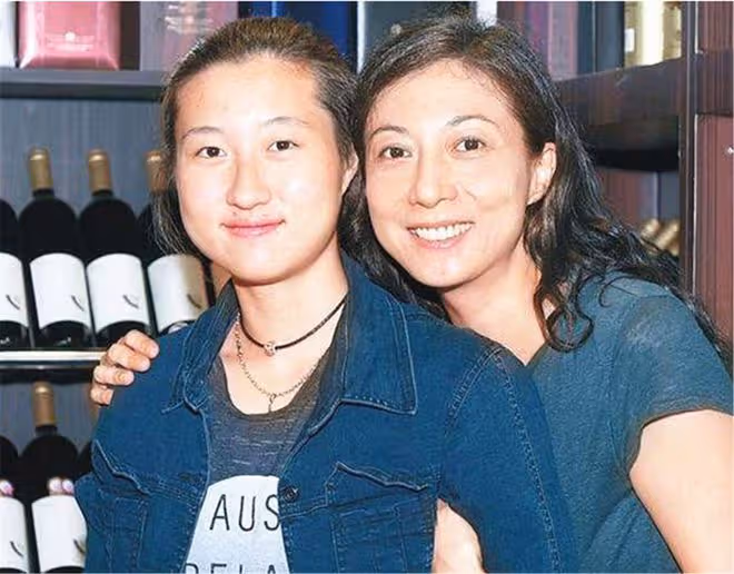 女兒寧願流浪也不回家,吳綺莉春節前夕回內地,在蘇州街頭求偶遇