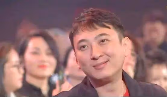 王思聰陷打人風波，王健林事業再發力，王思聰還要父親兜底多久