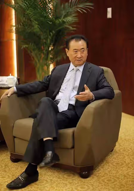 王思聰陷打人風波，王健林事業再發力，王思聰還要父親兜底多久