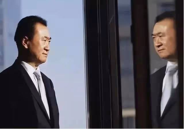王思聰陷打人風波，王健林事業再發力，王思聰還要父親兜底多久