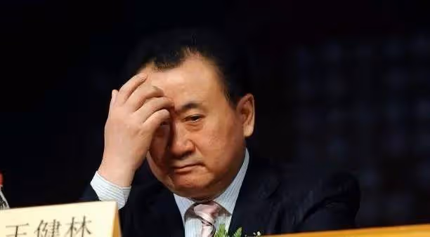 王思聰陷打人風波，王健林事業再發力，王思聰還要父親兜底多久
