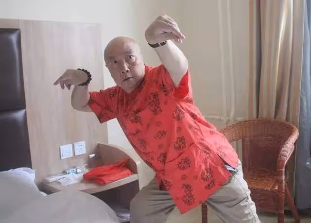 李連杰《少林寺》恩師于海因新冠去世，病危前摔了一跤，網友悼念