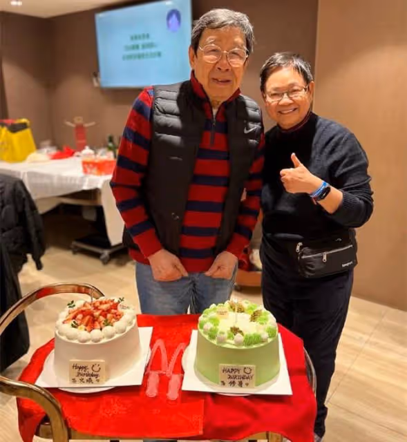 胡楓91歲大壽眾星雲集！身材挺拔精神好，唐鶴德依偎女友人顯親密