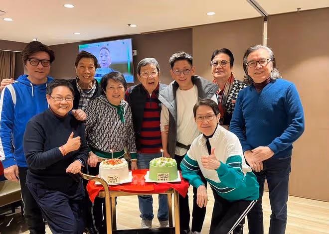 胡楓91歲大壽眾星雲集！身材挺拔精神好，唐鶴德依偎女友人顯親密