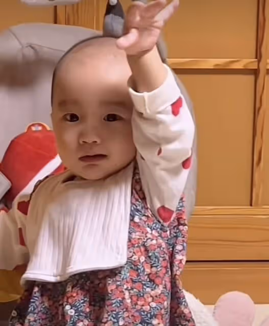 李亞鵬接岳父岳母到北京過年，岳父看上去比女婿還要年輕不少